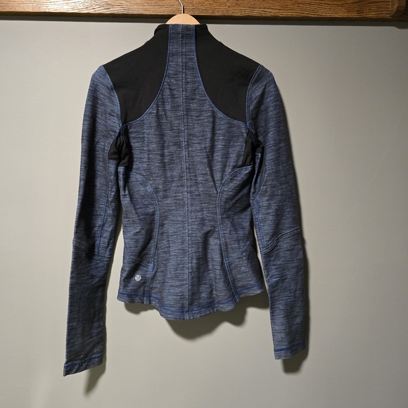 Size 4. Lululemon Forme Jacket in the colorway Slub Denim Limitless Blue/Black - Picture 2 of 4